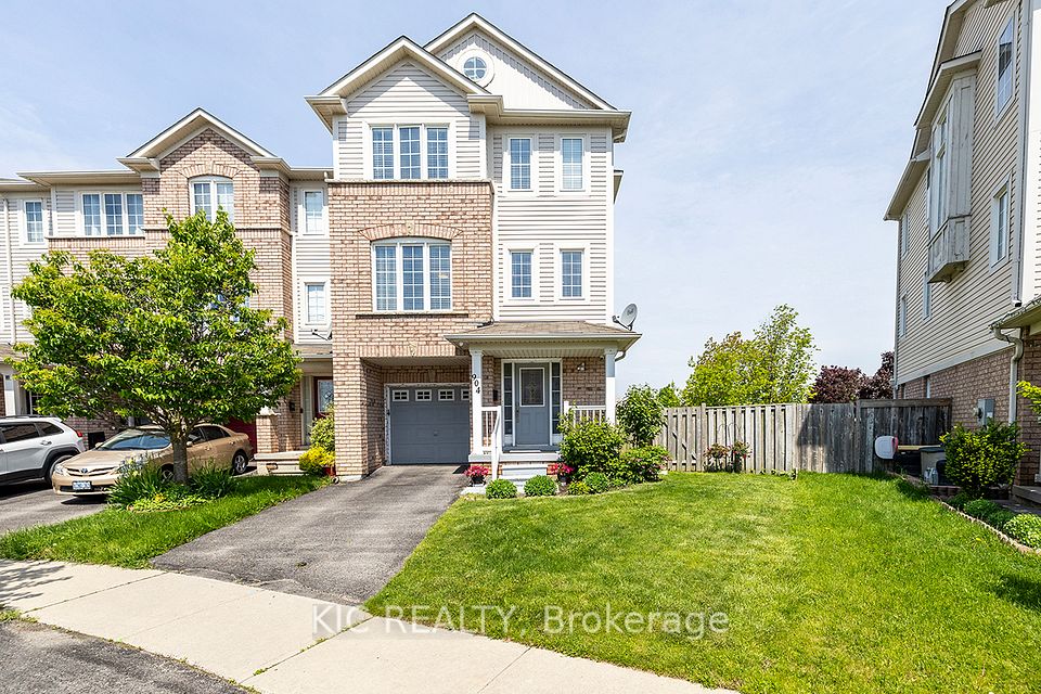 904 Bourne Crescent