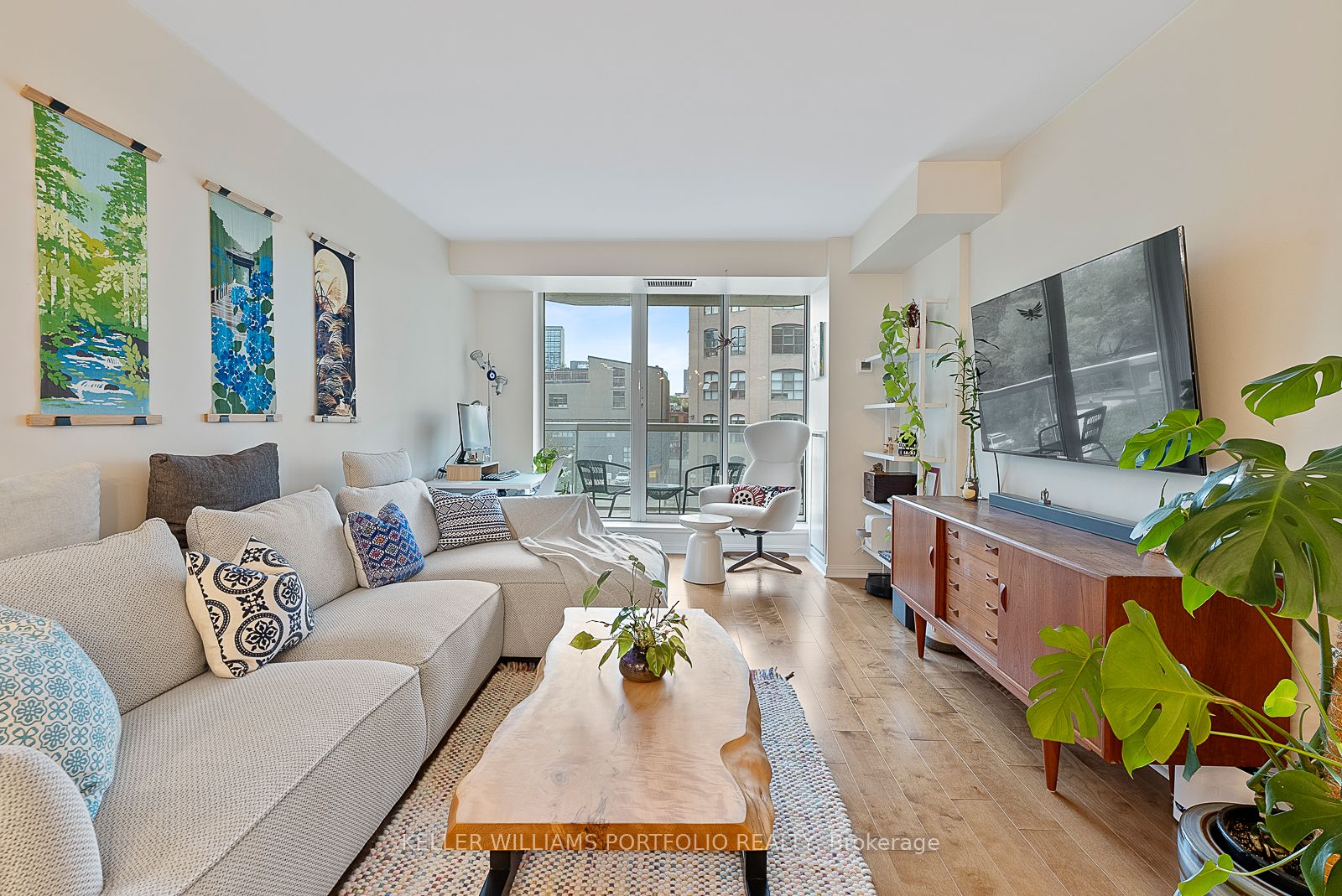 330 Adelaide Street E, #401