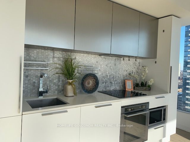 85 Wood Street, #2216