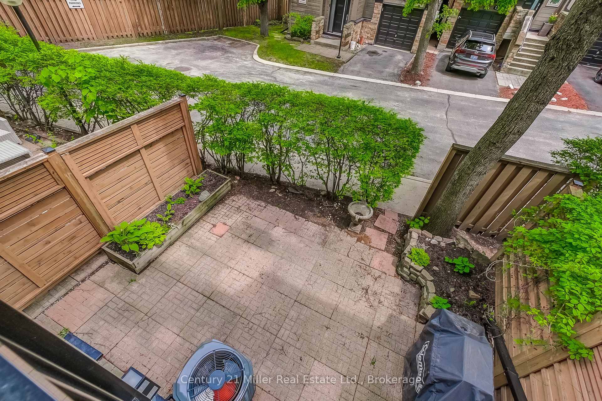 3 Bedrooms Condo at 1120 Queens, Oakville For sale
