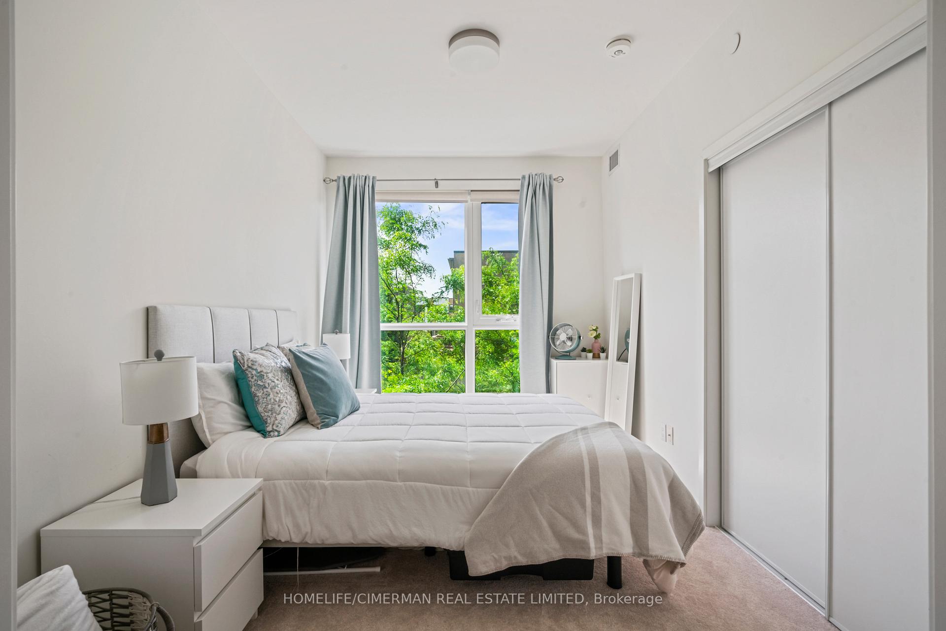 4 Bedrooms Condo at 210 Sabina, Oakville For sale