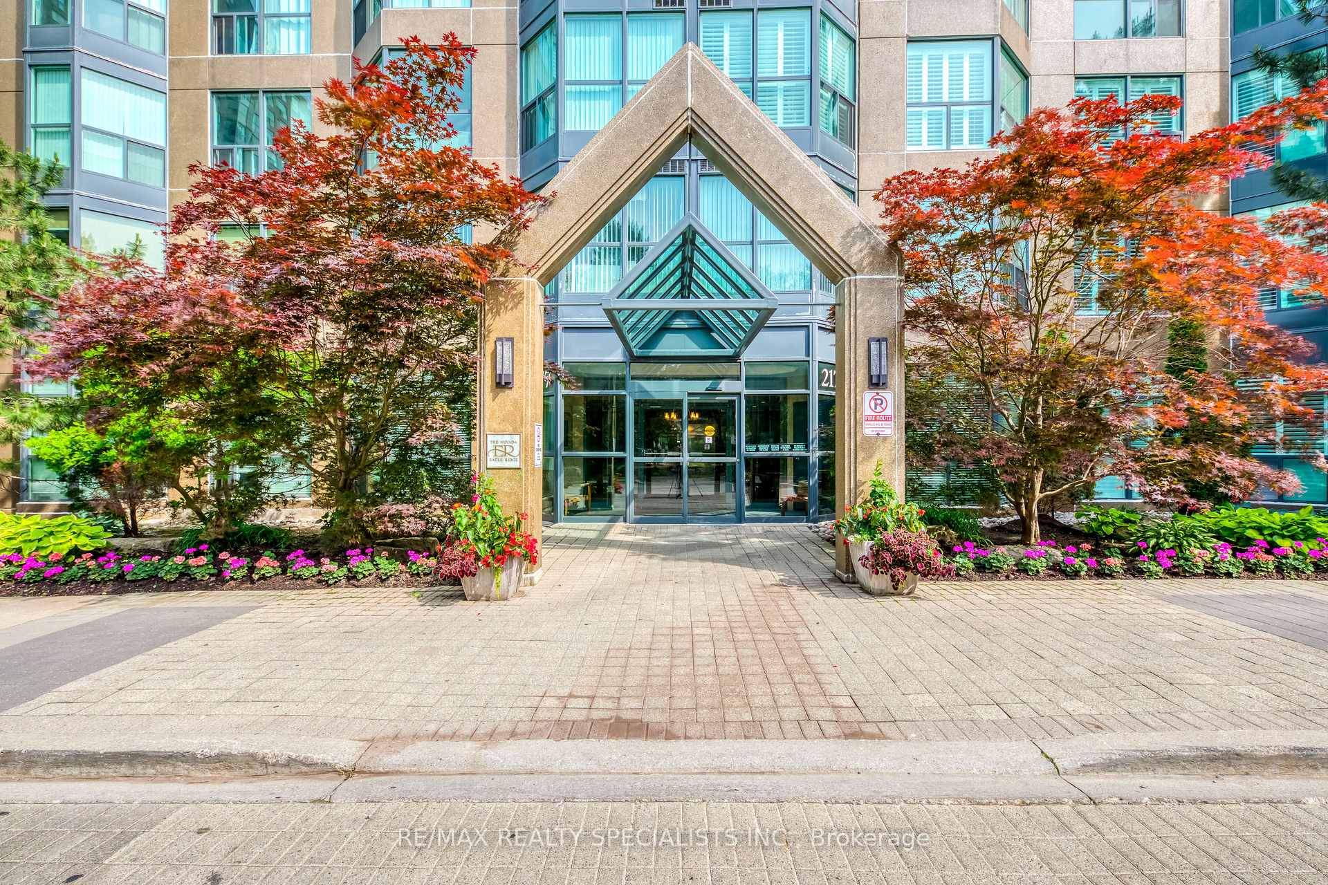 2 Bedrooms Condo at 2177 Burnhamthorpe, Mississauga For sale