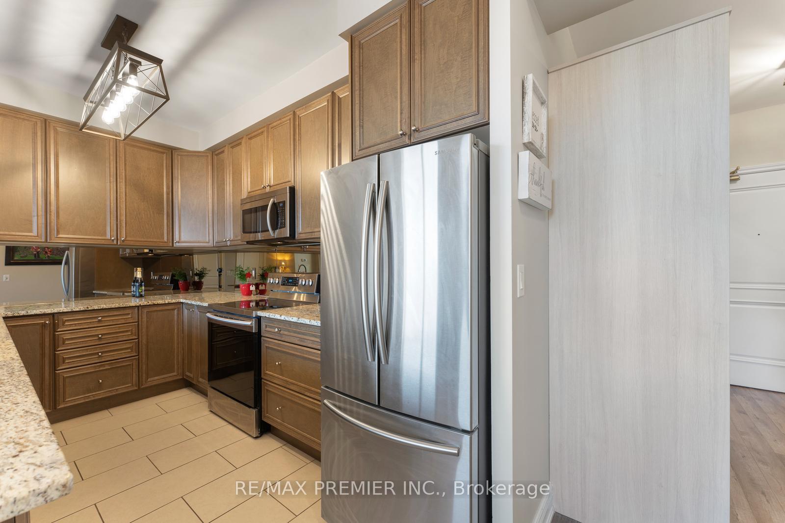 2 Bedrooms Condo at 9235 Jane,  Vaughan For sale