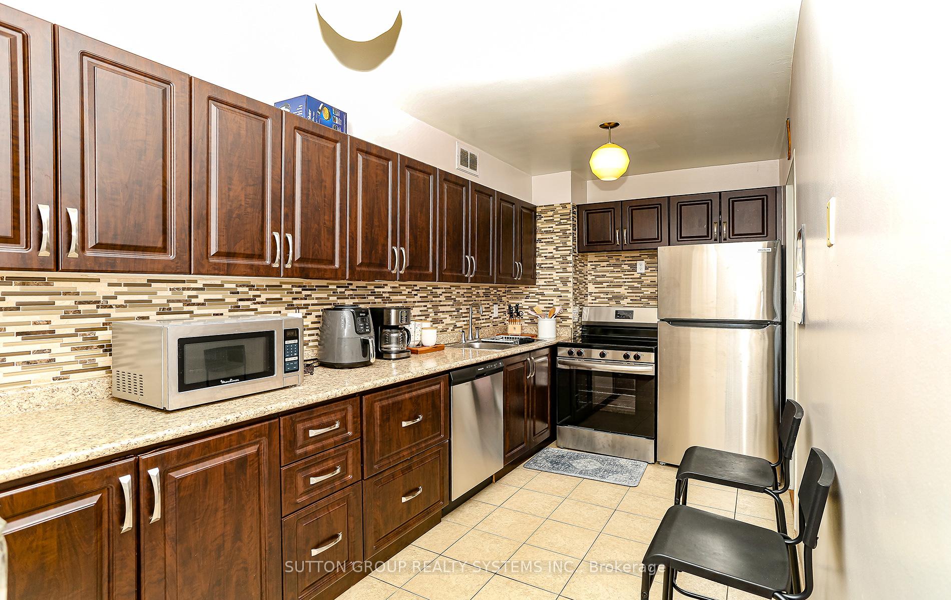 2 Bedrooms Condo at 31 Four Winds, Toronto For sale