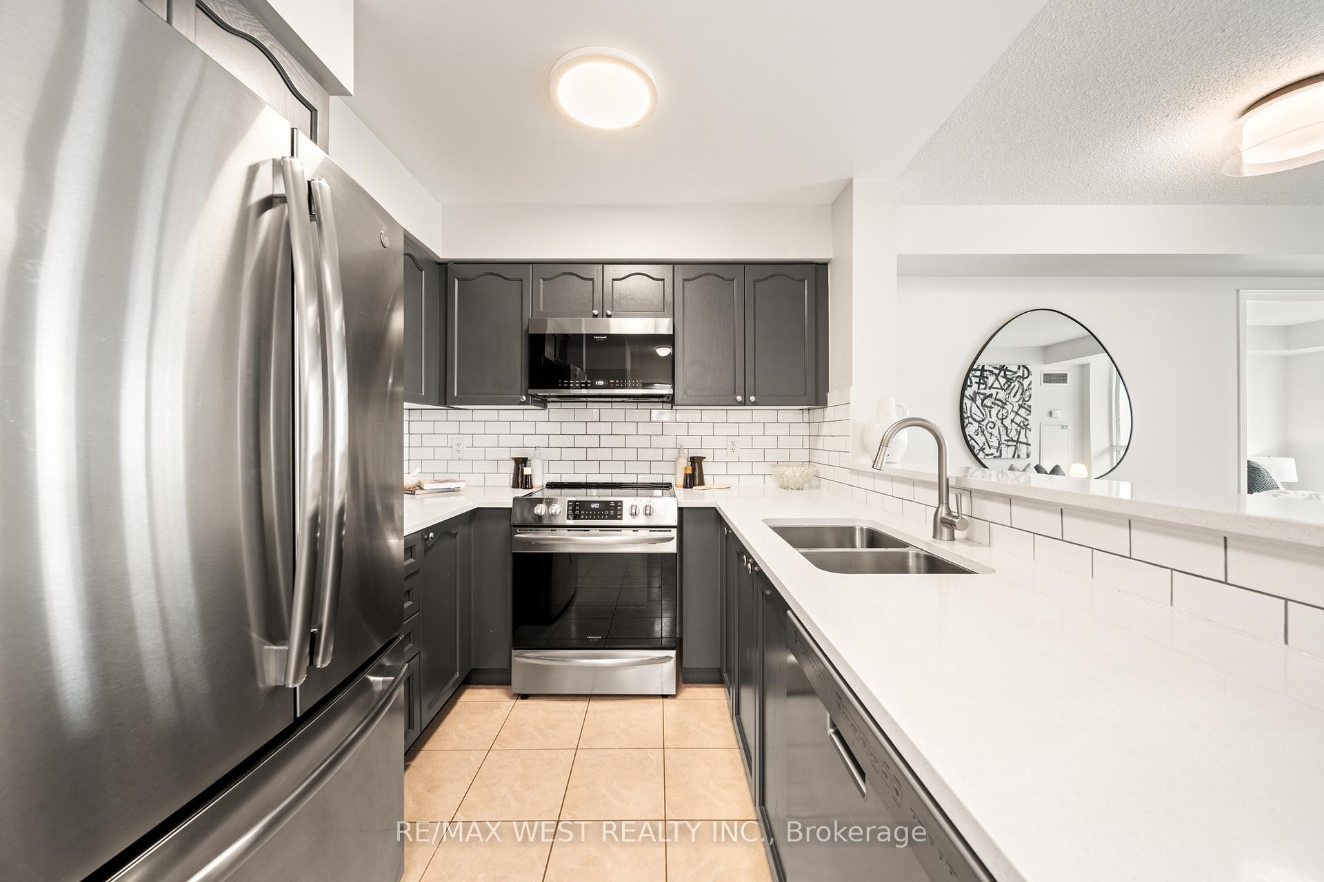2 Bedrooms Condo at 7 Michael Power, Toronto For sale