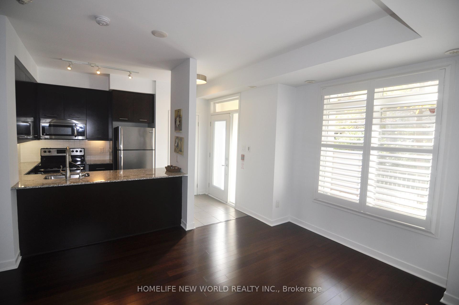 3 Bedrooms Condo at 370 Square One,  Mississauga For sale