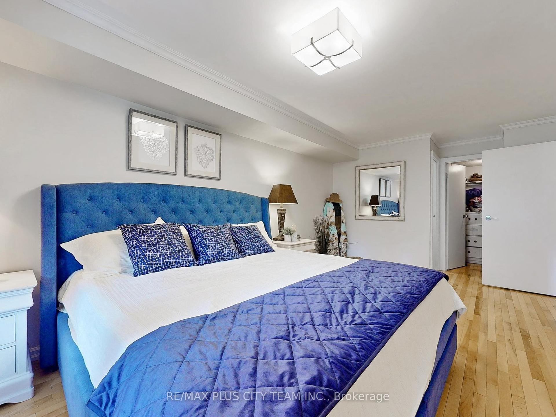 4 Bedrooms Condo at 60 Homewood, Toronto For sale