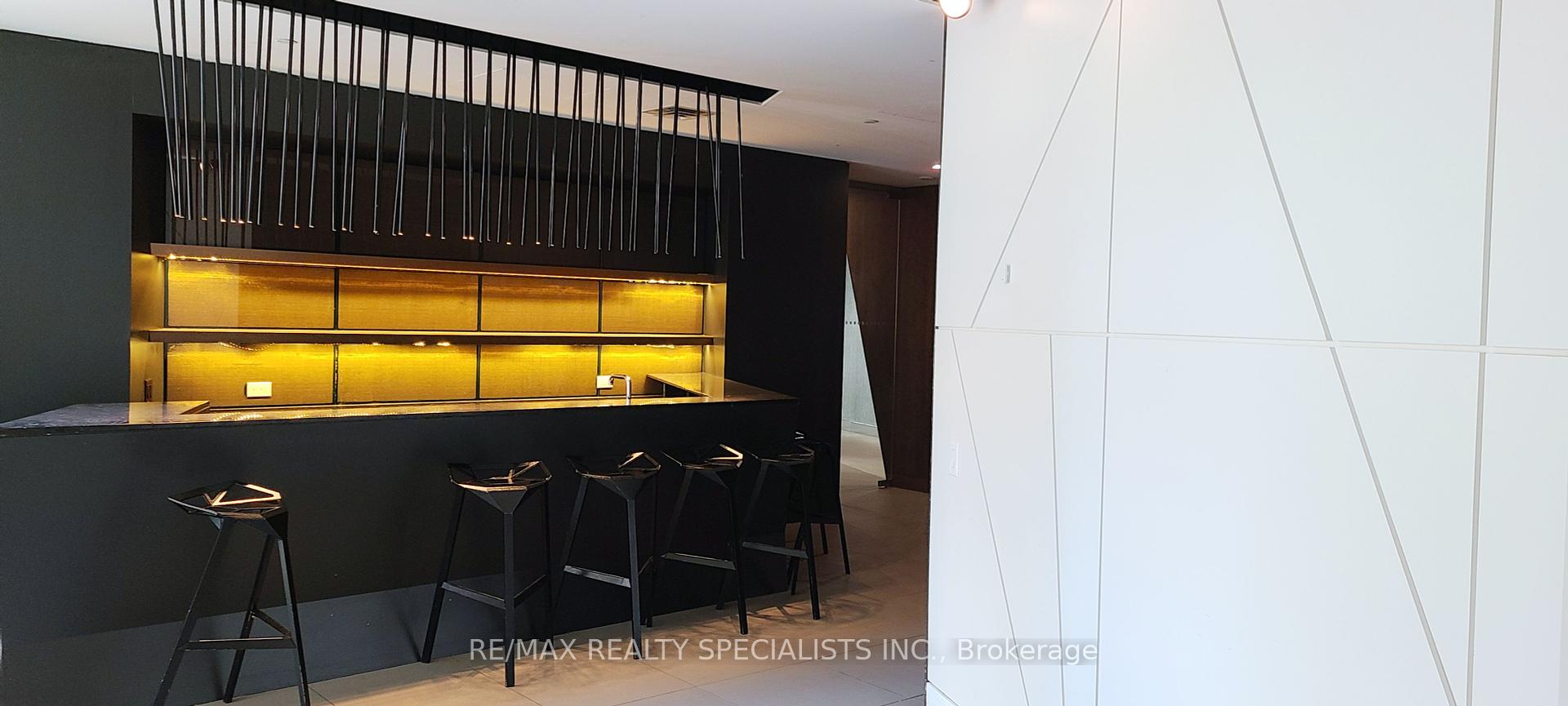2 Bedrooms Condo at 75 Queens Wharf, Toronto For sale
