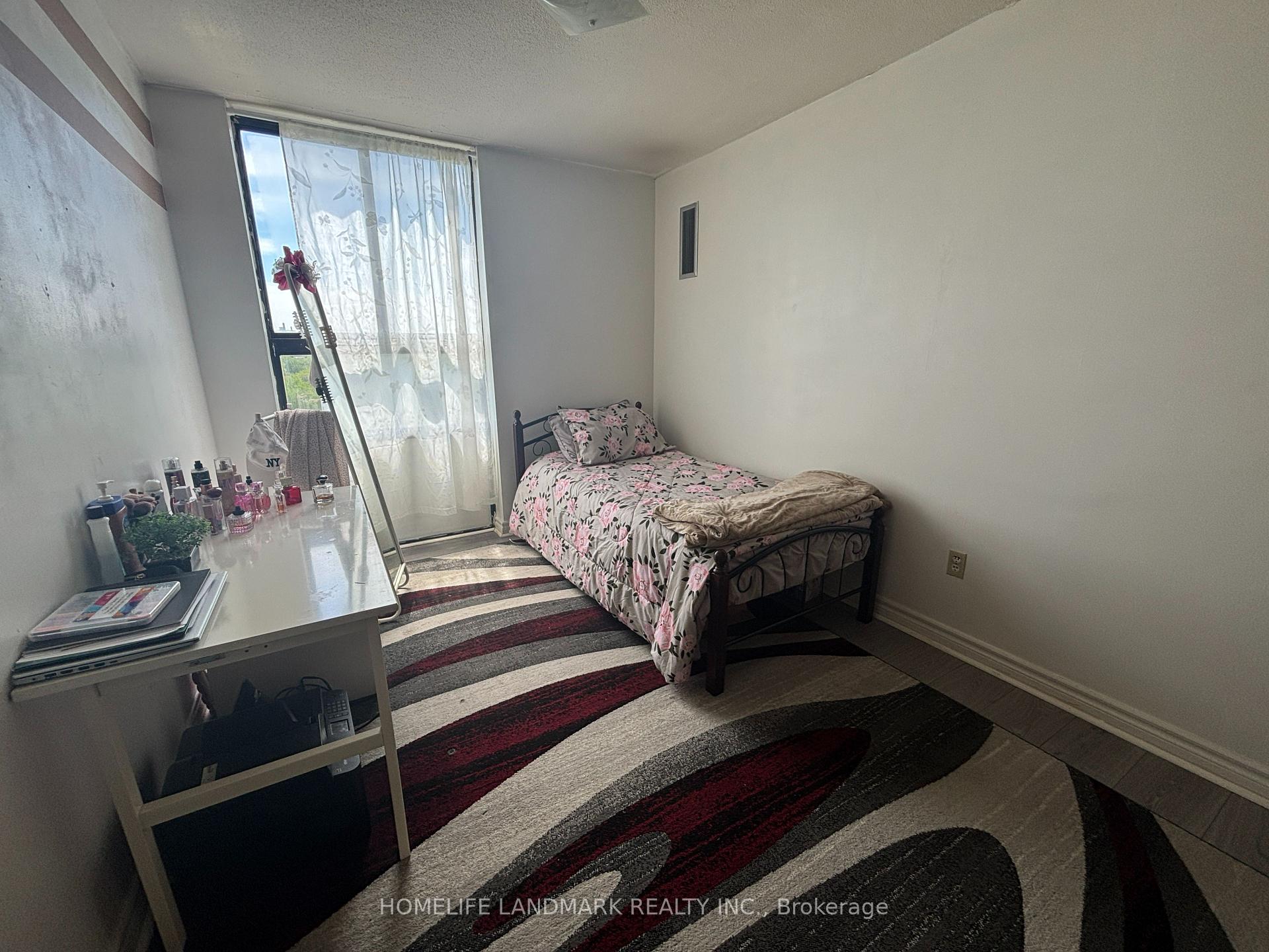 3 Bedrooms Condo at 260 Seneca Hill, Toronto For sale