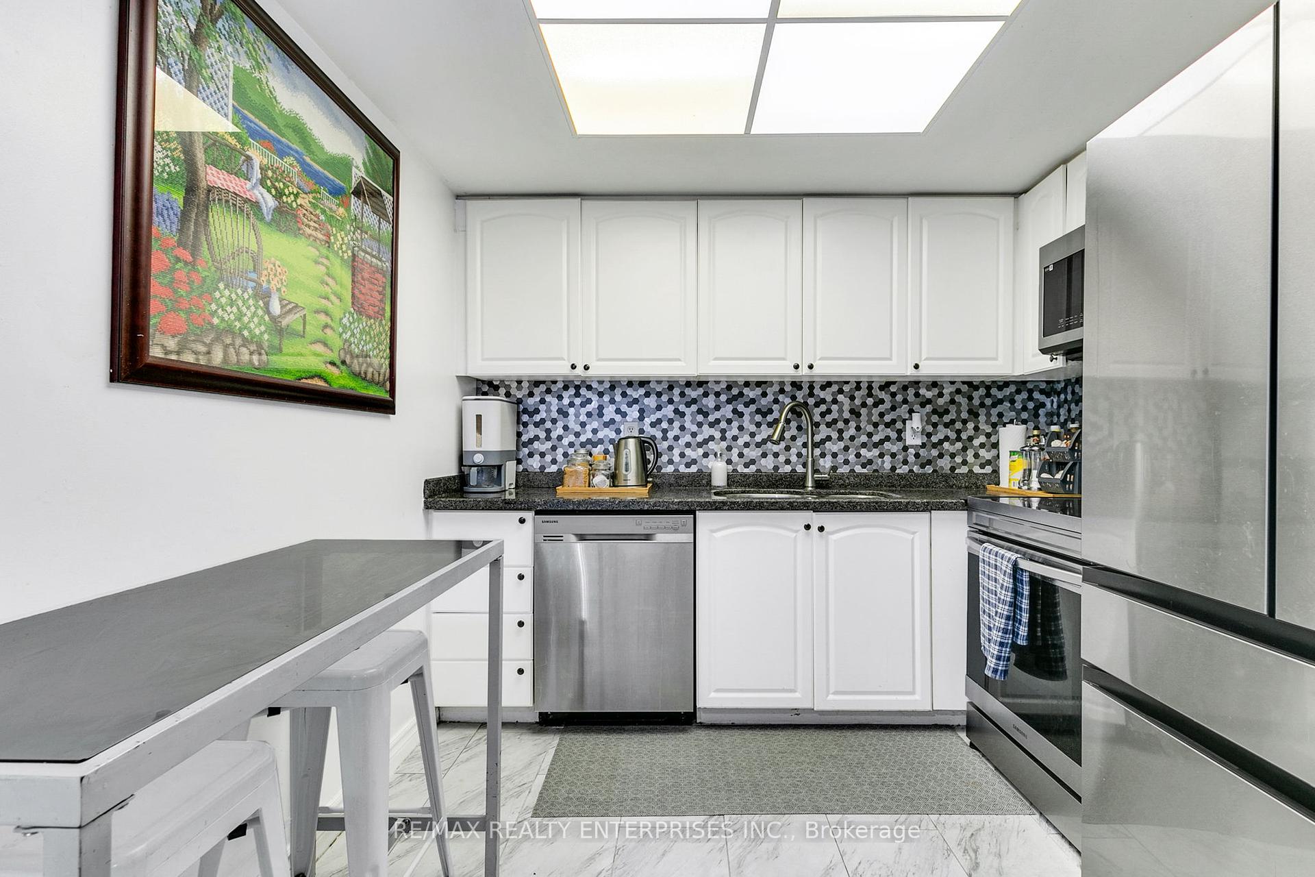 3 Bedrooms Condo at 1 Greystone Walk,  Toronto For sale
