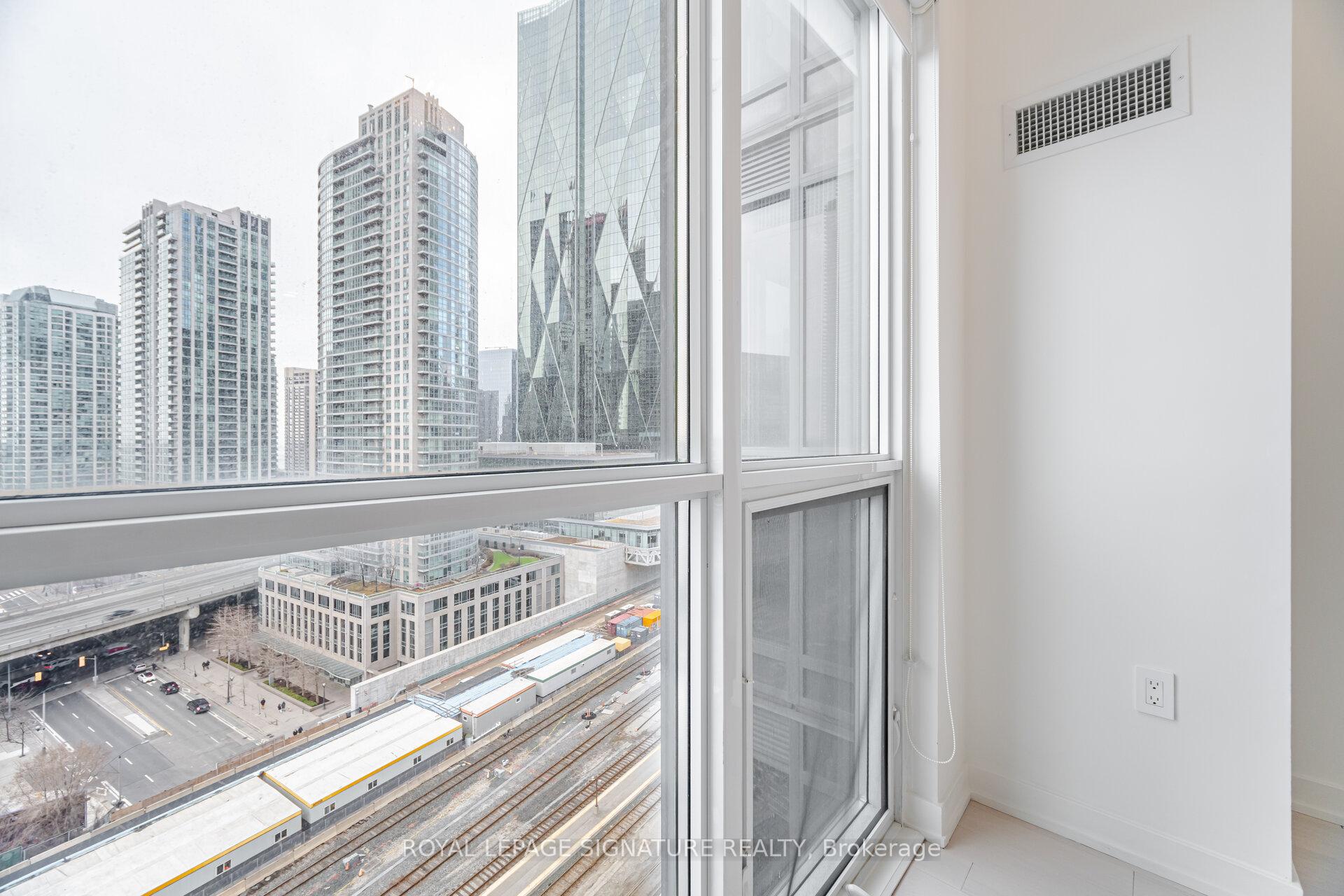 2 Bedrooms Condo at 1 The Esplanade, Toronto For sale