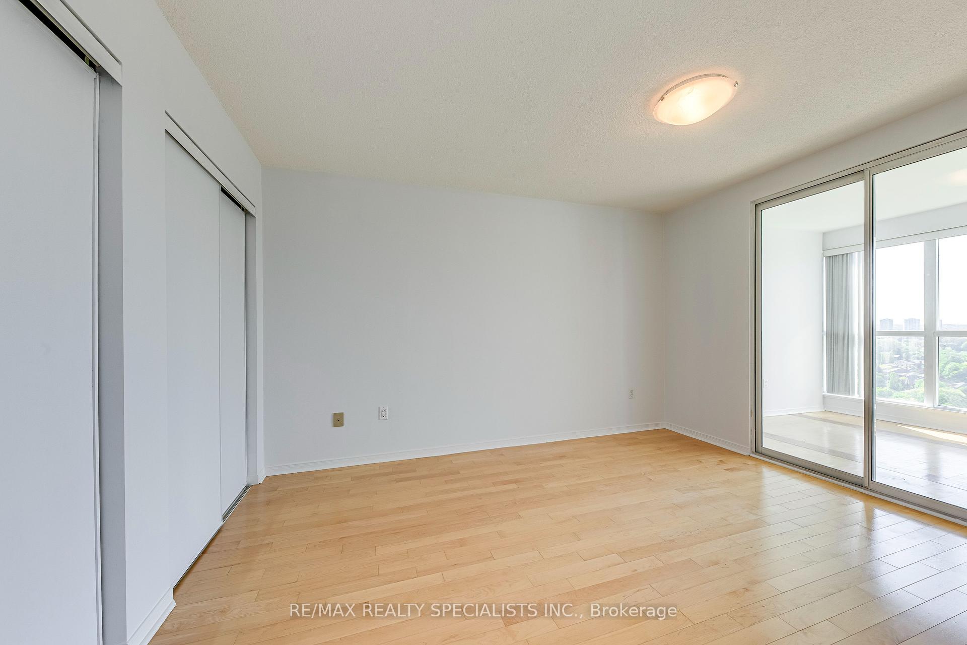 2 Bedrooms Condo at 2177 Burnhamthorpe, Mississauga For sale