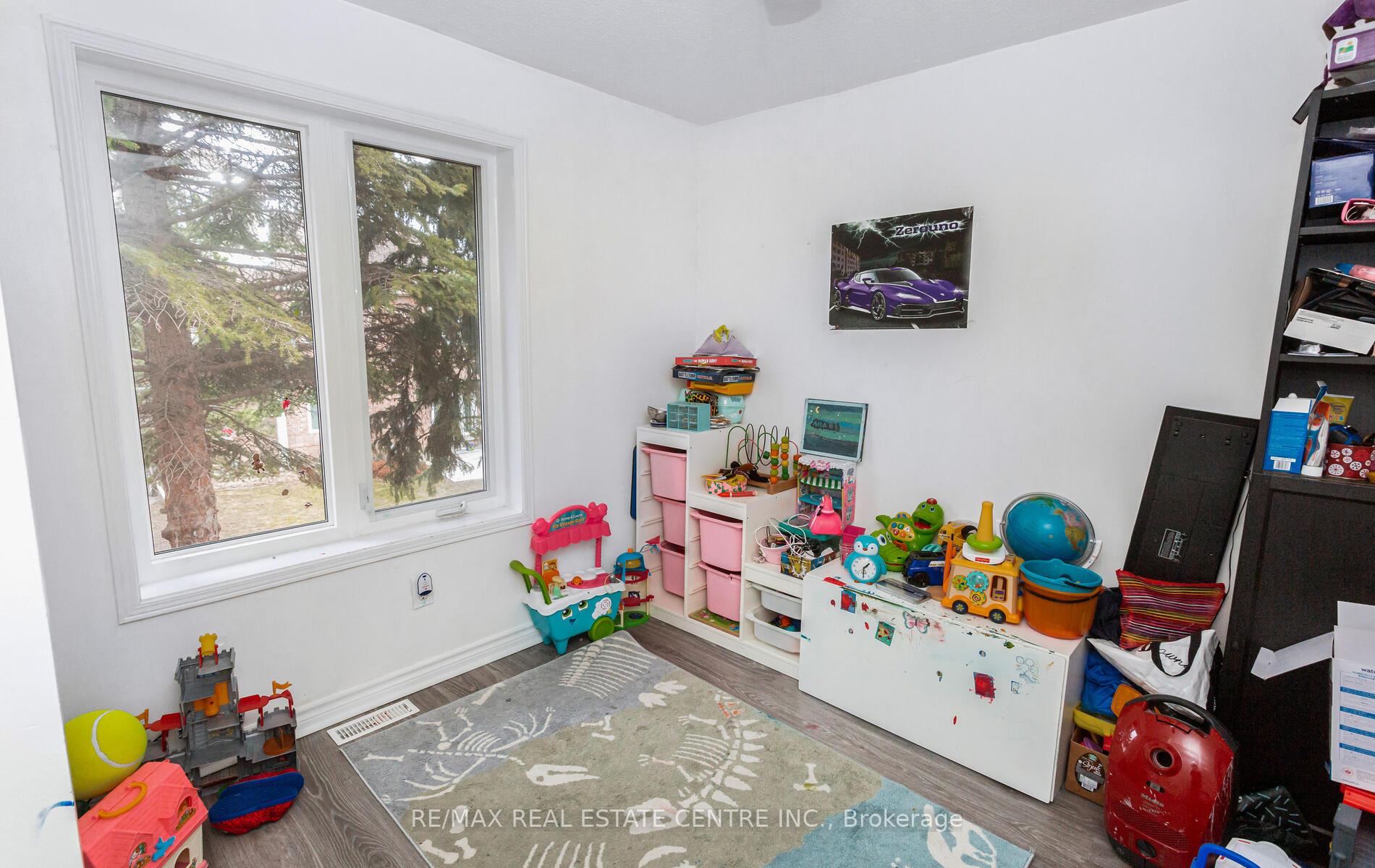 3 Bedrooms Condo at 45 Bristol,  Mississauga For sale