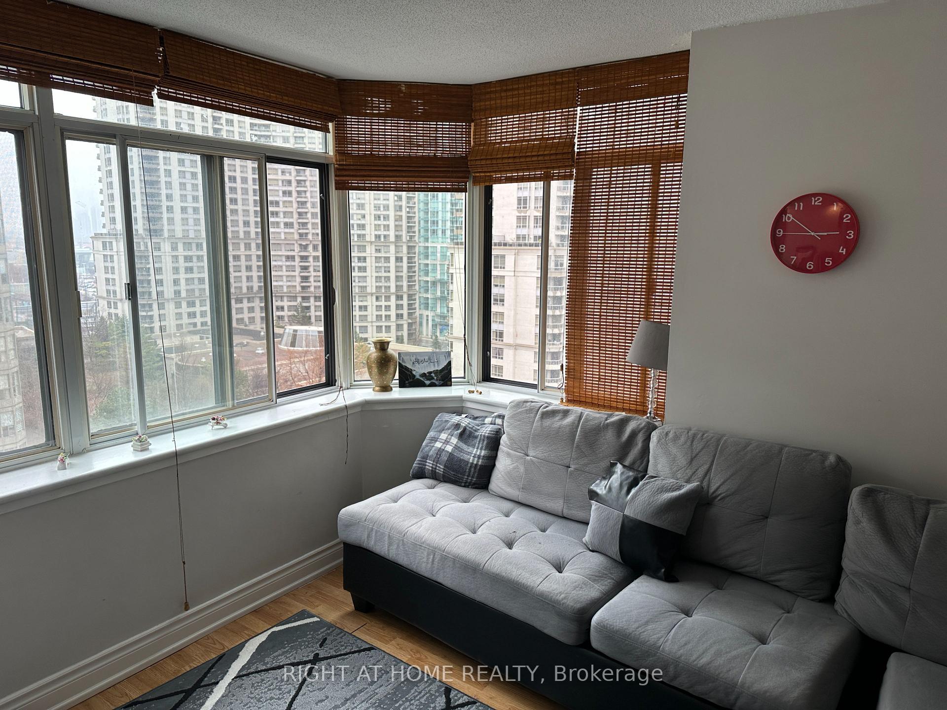 3 Bedrooms Condo at 300 Webb,  Mississauga For sale