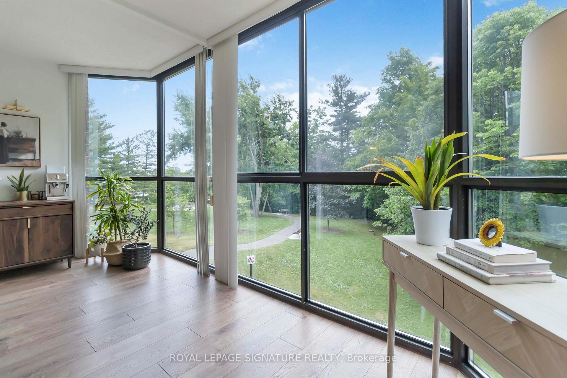 2 Bedrooms Condo at 1230 Marlborough, Oakville For sale