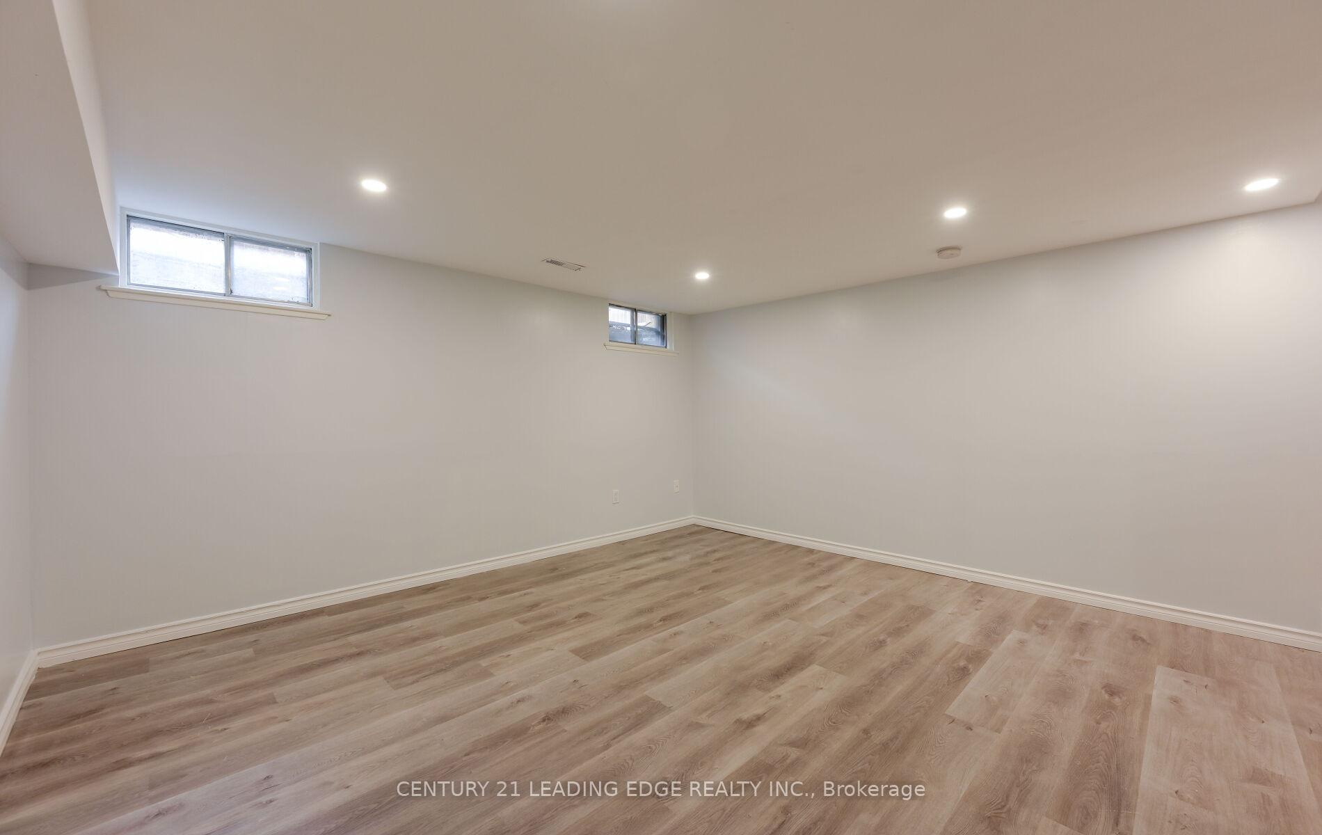5 Bedrooms Condo at 28 Livingston, Toronto For sale