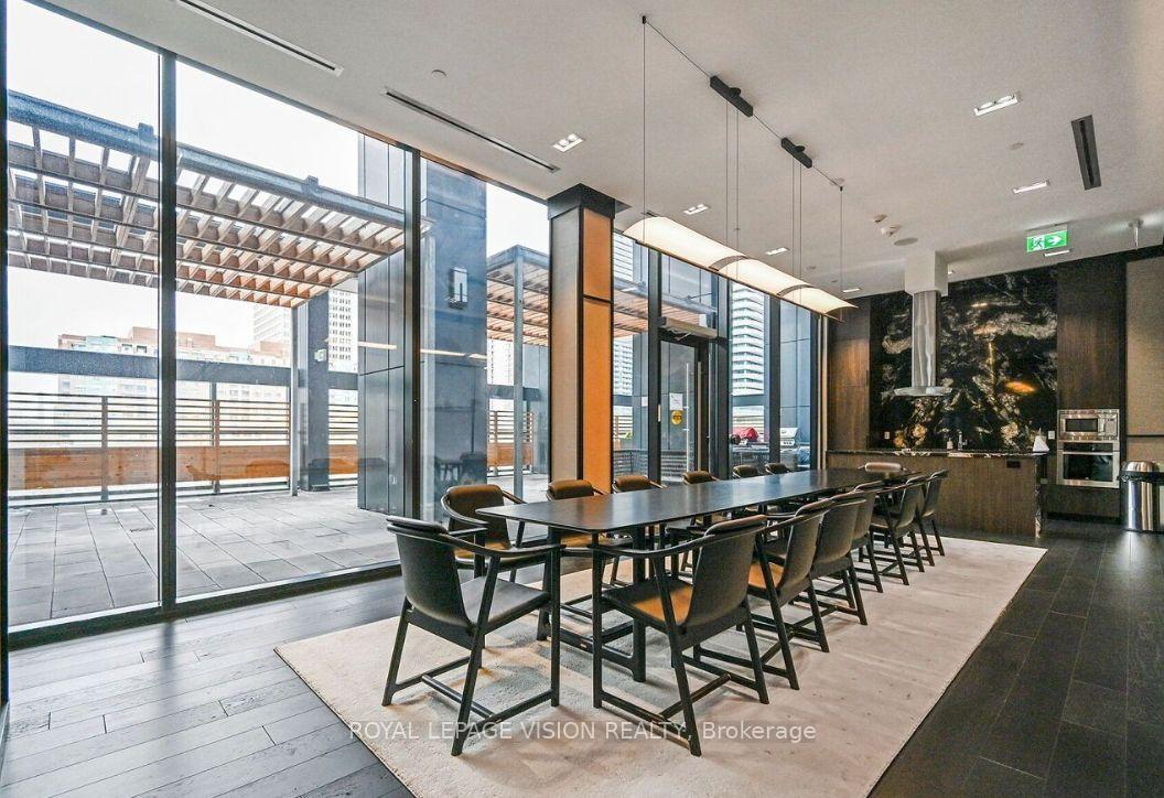 2 Bedrooms Condo at 501 Yonge, Toronto For sale