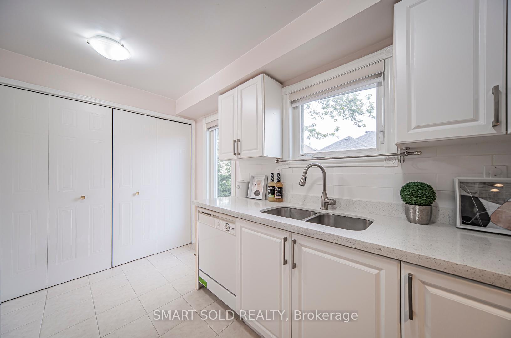 4 Bedrooms Condo at 3500 Brimley, Toronto For sale