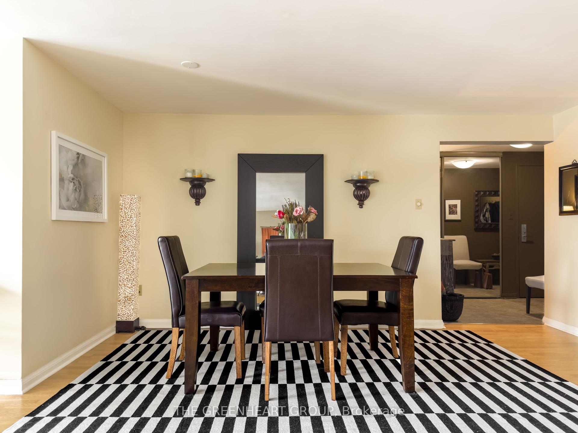 3 Bedrooms Condo at 1400 Dixie,  Mississauga For sale