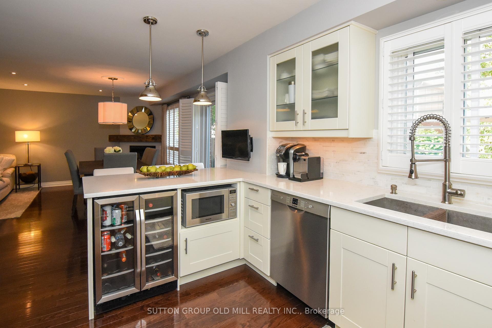 4 Bedrooms Condo at 4635 Regents, Mississauga For sale