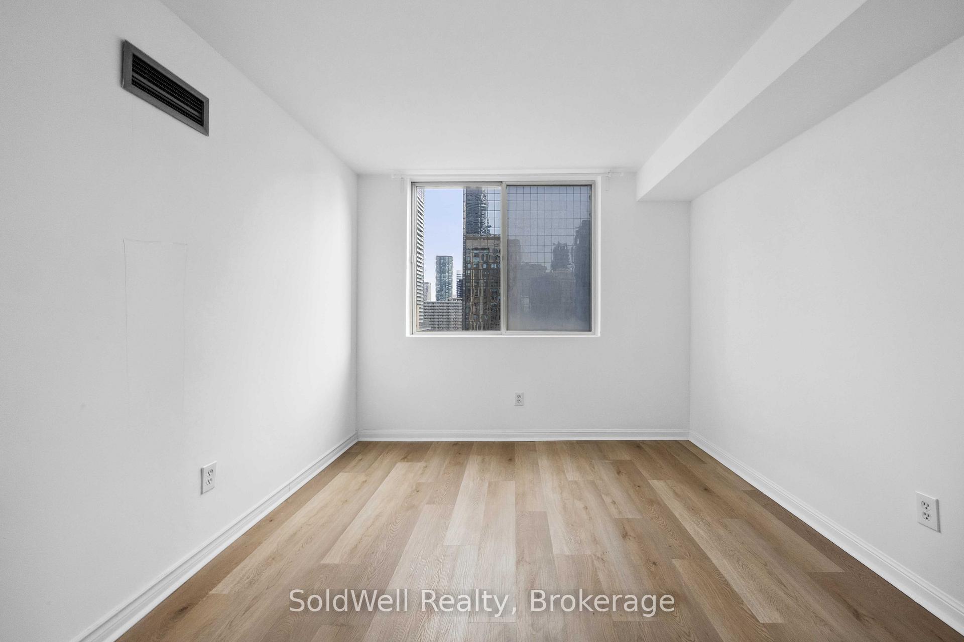 2 Bedrooms Condo at 25 Grenville,  Toronto For sale