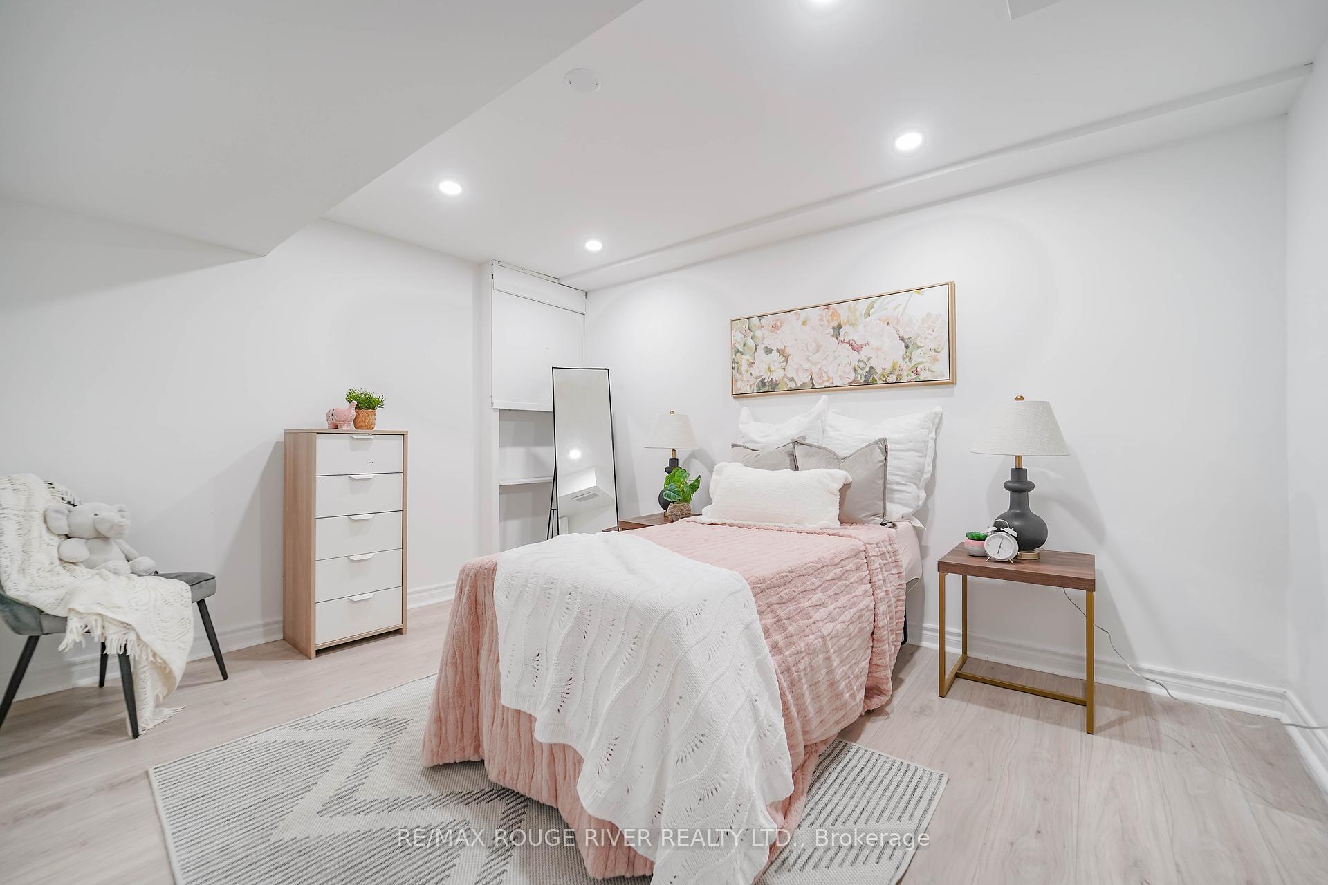 3 Bedrooms Condo at 100 Bridletowne, Toronto For sale