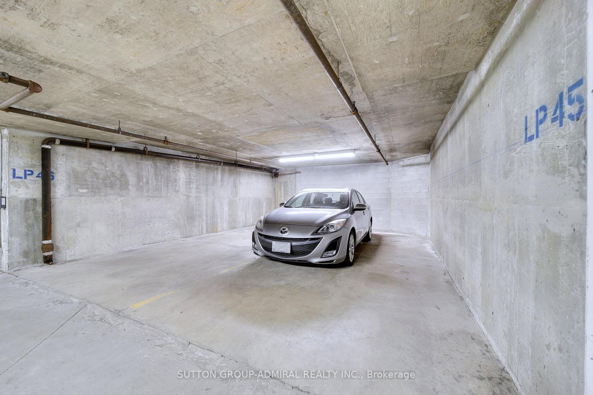 2 Bedrooms Condo at 2091 Hurontario, Mississauga For sale
