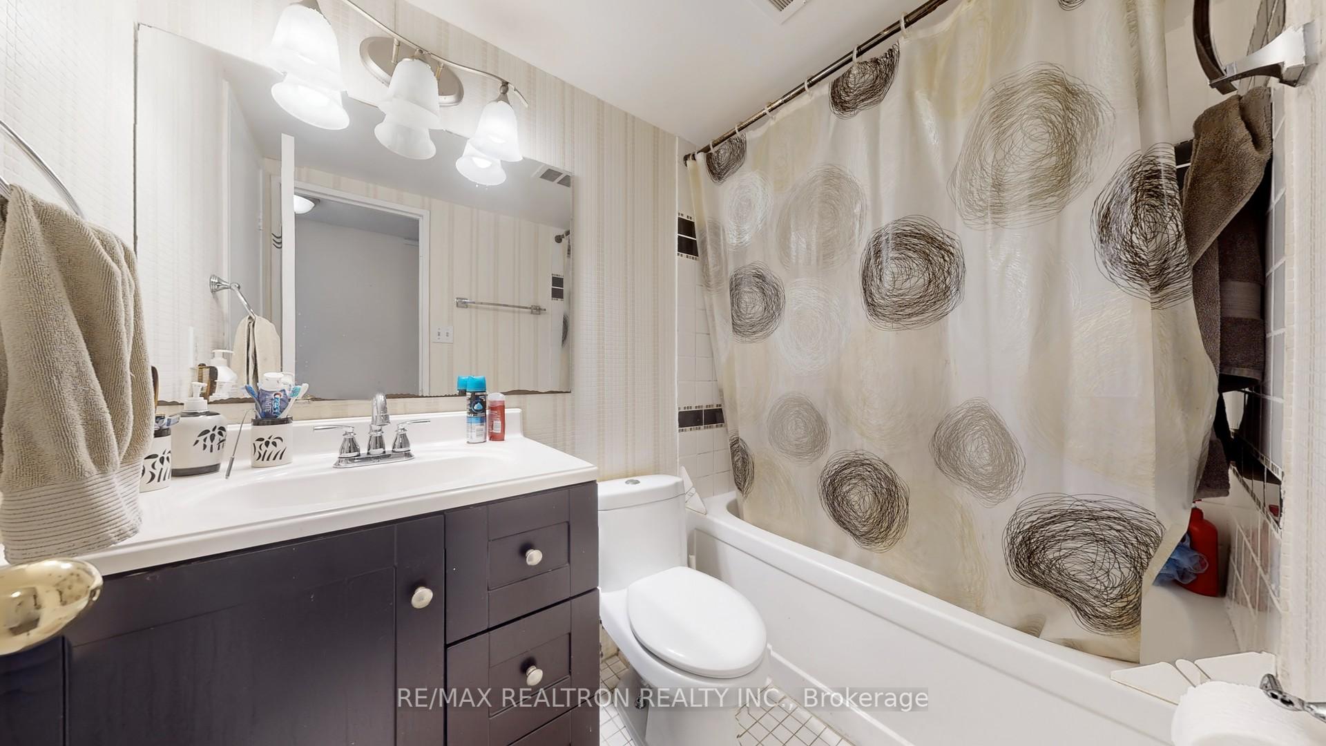 3 Bedrooms Condo at 45 Huntingdale, Toronto For sale