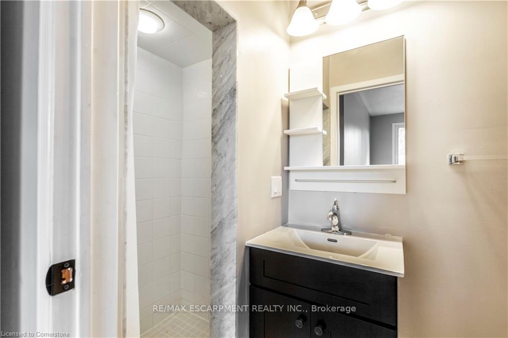 3 Bedrooms Condo at 4199 Longmoor, Burlington For sale