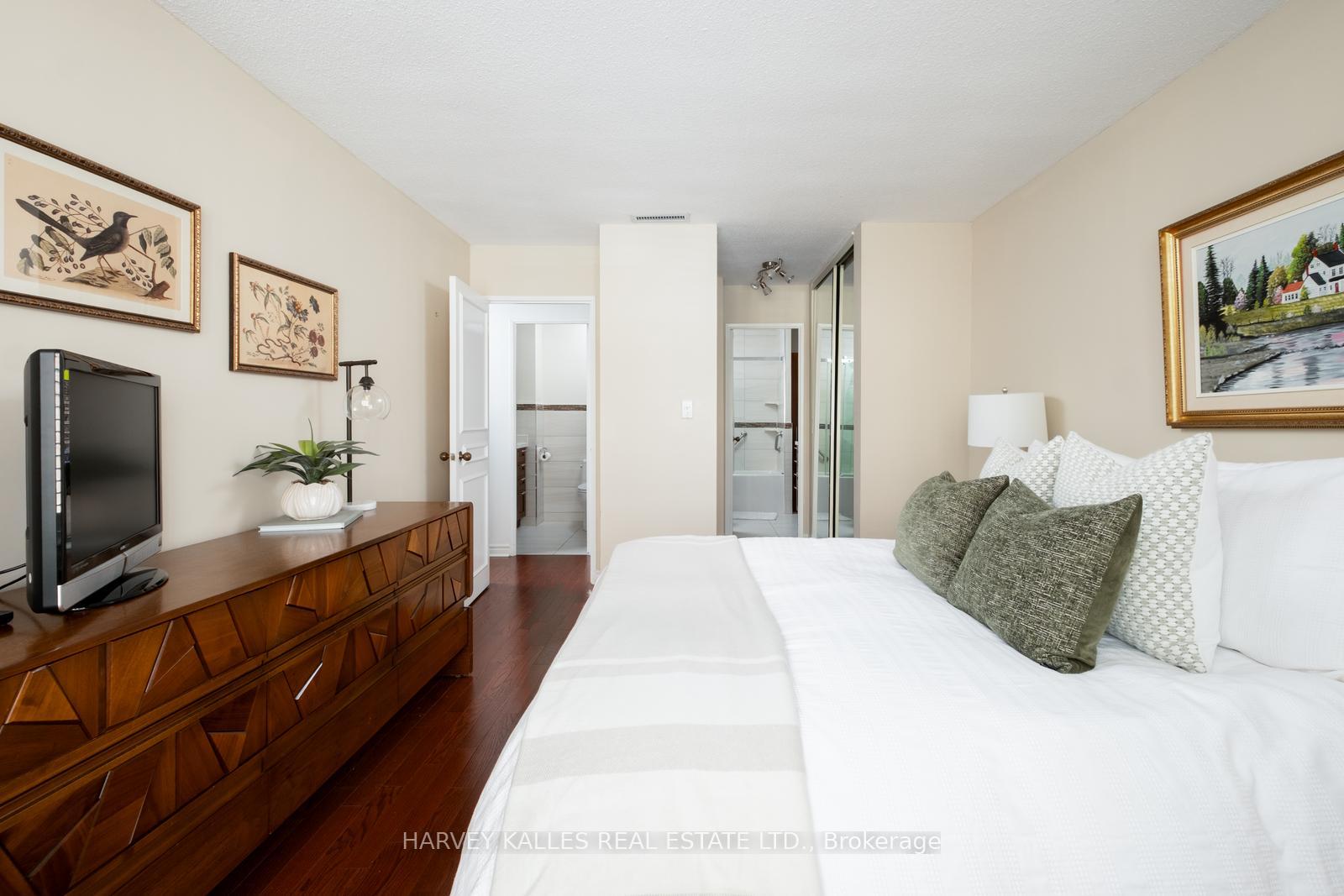 2 Bedrooms Condo at 135 George, Toronto For sale