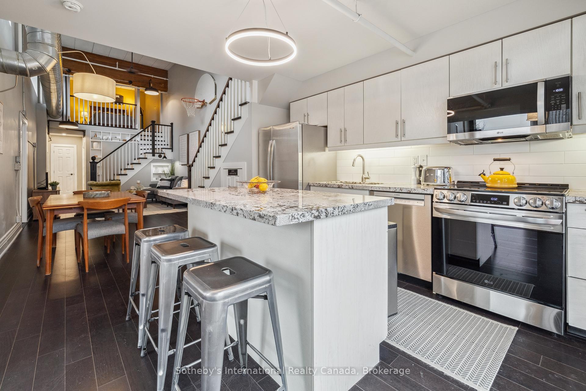 3 Bedrooms Condo at 200 Stinson, Hamilton For sale