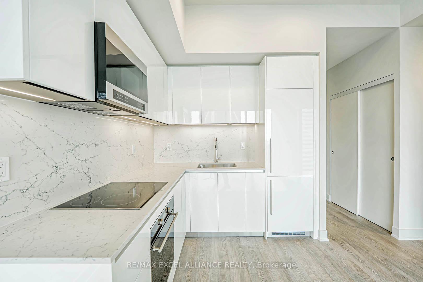 2 Bedrooms Condo at 8 Cumberland,  Toronto For sale