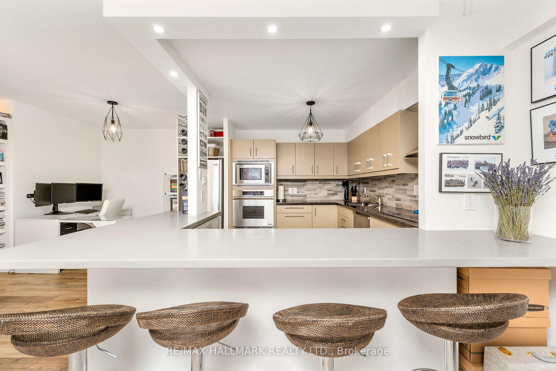 2 Bedrooms Condo at 212 St George, Toronto For sale