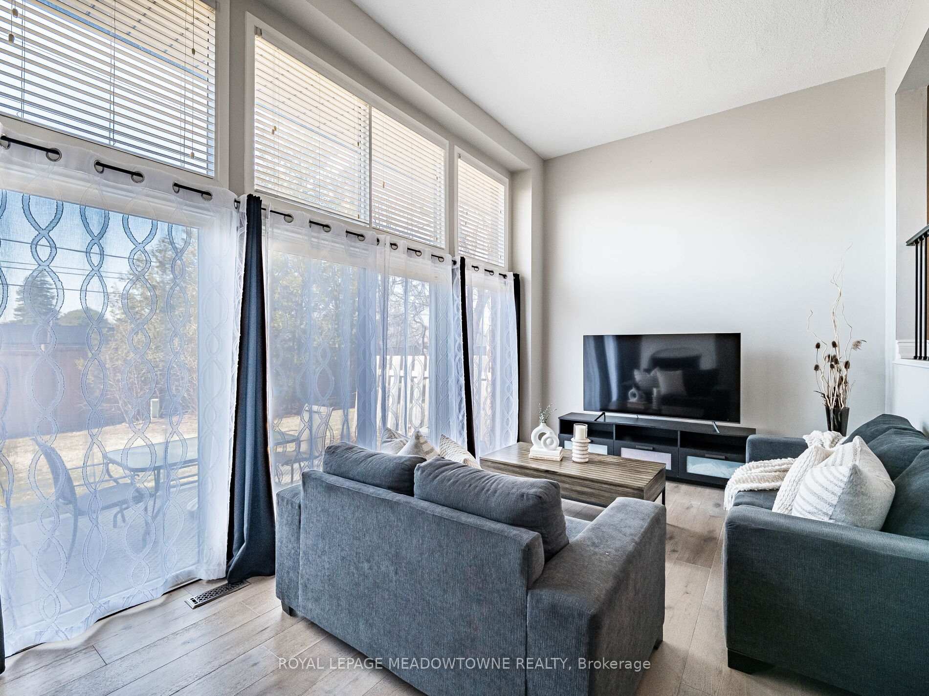 3 Bedrooms Condo at 6780 Formentera, Mississauga For sale