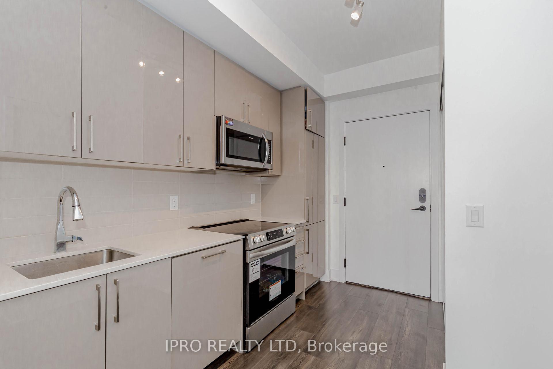 2 Bedrooms Condo at 2450 OLD BRONTE, Oakville For sale