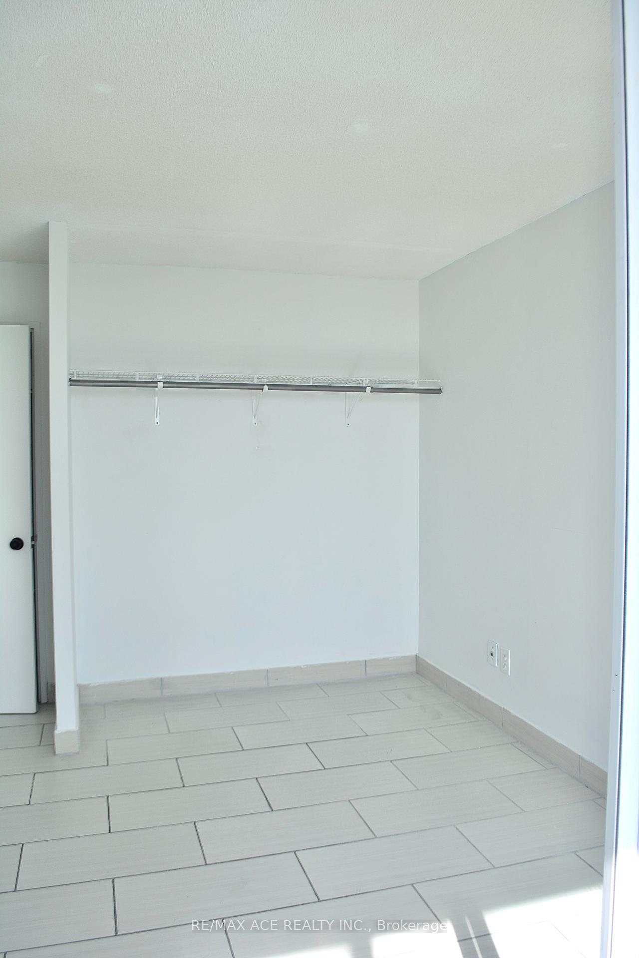 3 Bedrooms Condo at 330 Mccowan, Toronto For sale