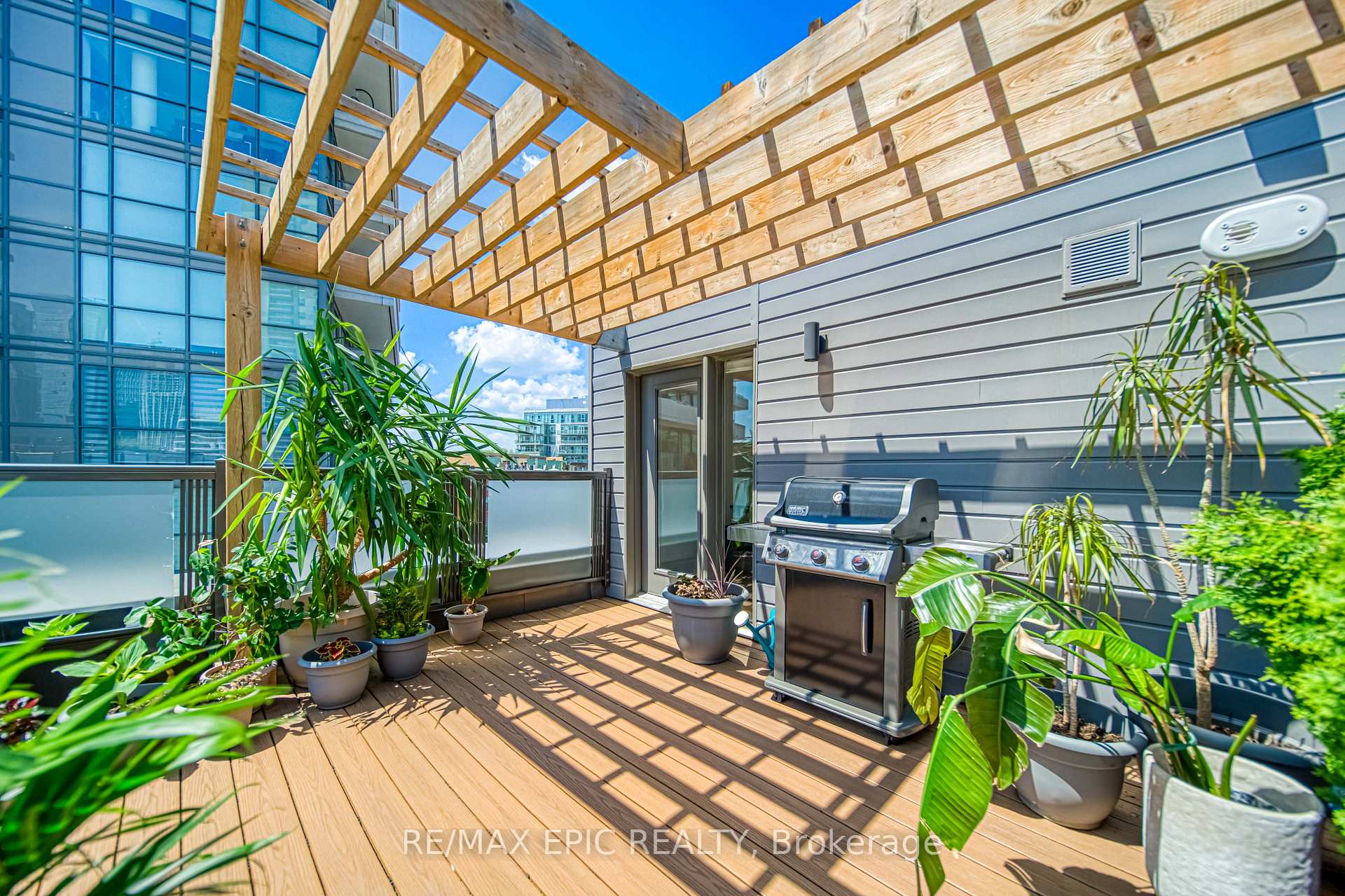 3 Bedrooms Condo at 165 Pears, Toronto For sale
