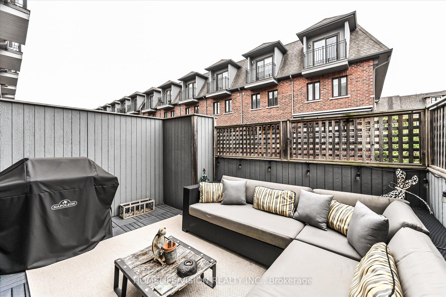 4 Bedrooms Condo at 2 Agar, Vaughan For sale