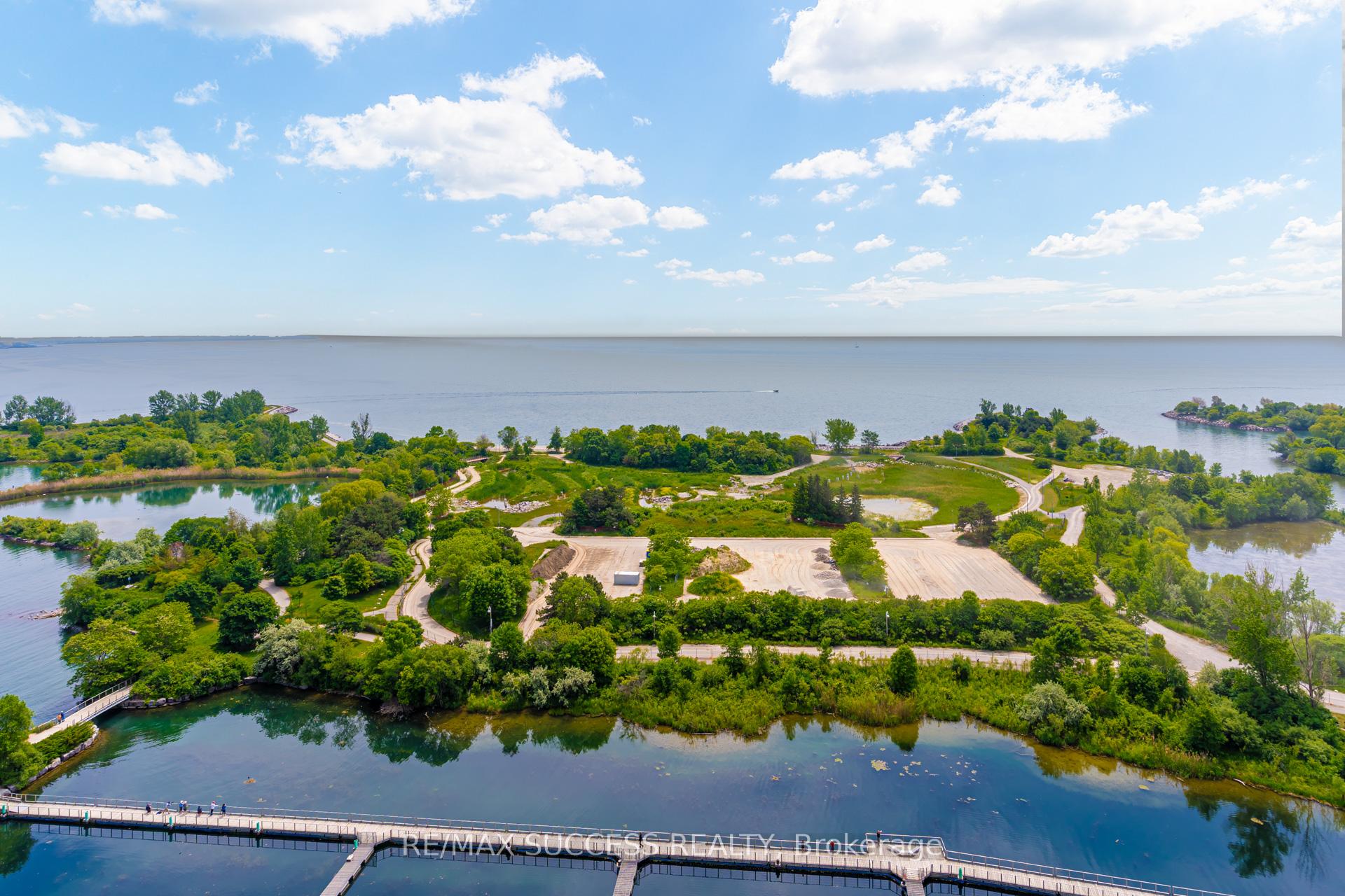 3 Bedrooms Condo at 20 Shore breeze, Toronto For sale