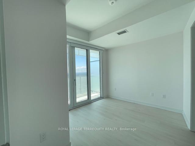 2 Bedrooms Condo at 3900 Confederation, Mississauga For sale