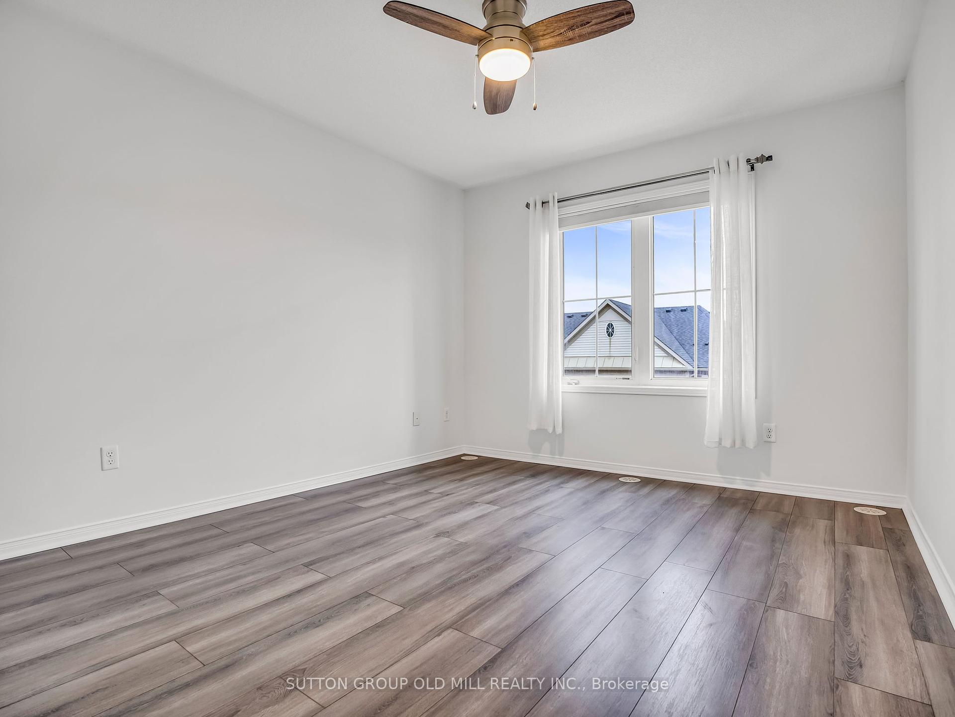 2 Bedrooms Condo at 43 Hays, Oakville For sale