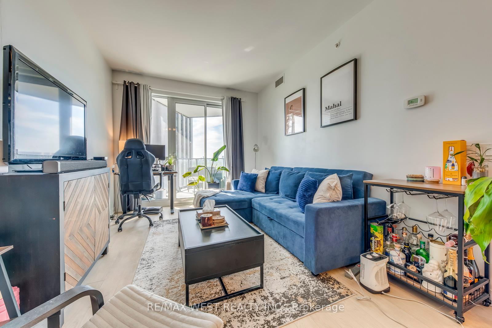 1 Bedroom Condo at 10 Park Lawn, Toronto For sale
