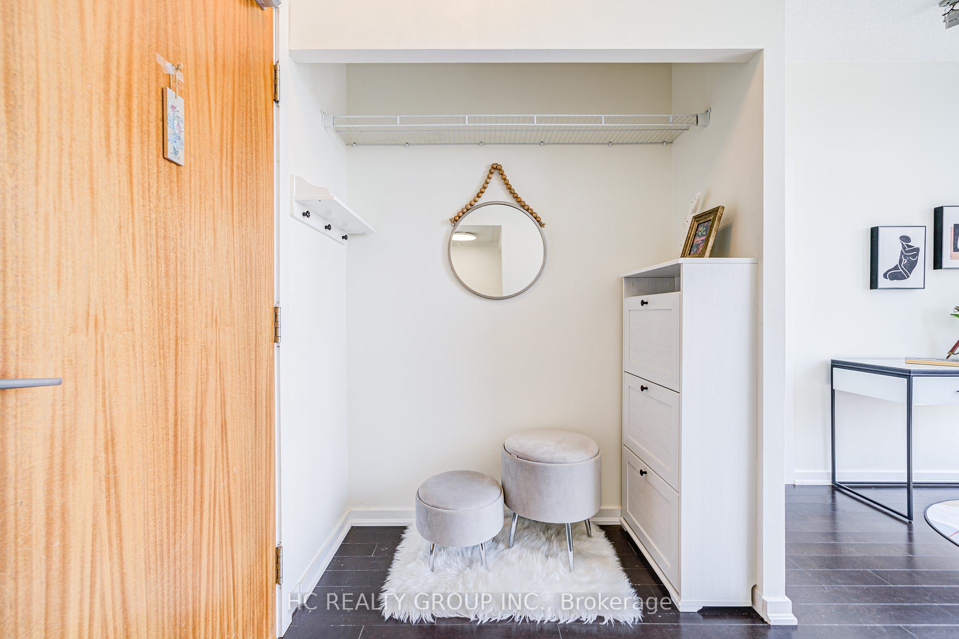 2 Bedrooms Condo at 30 Canterbury, Toronto For sale
