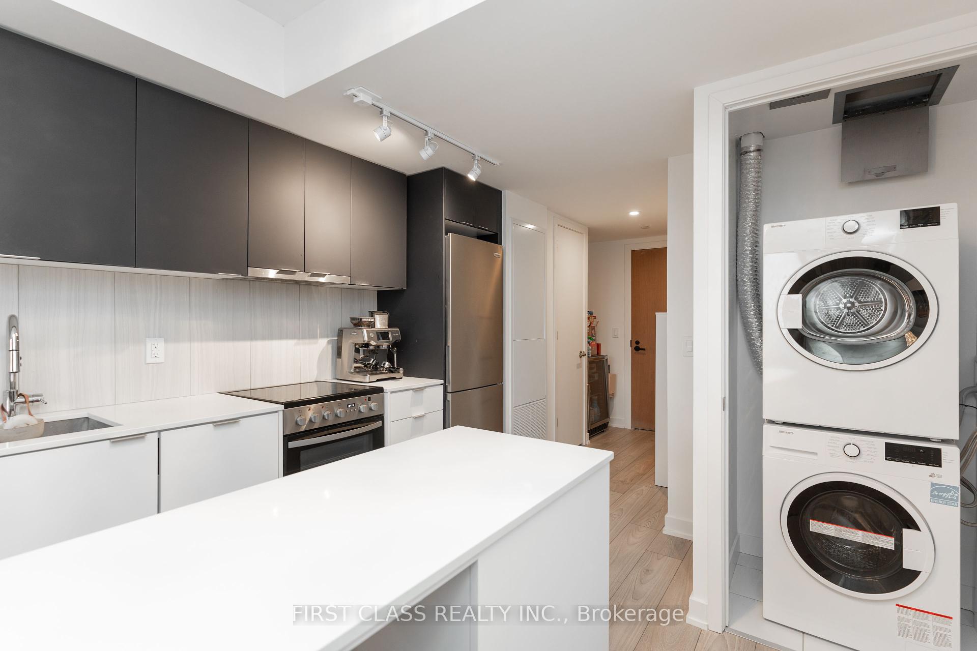2 Bedrooms Condo at 8 Tippett Rd, Toronto For sale
