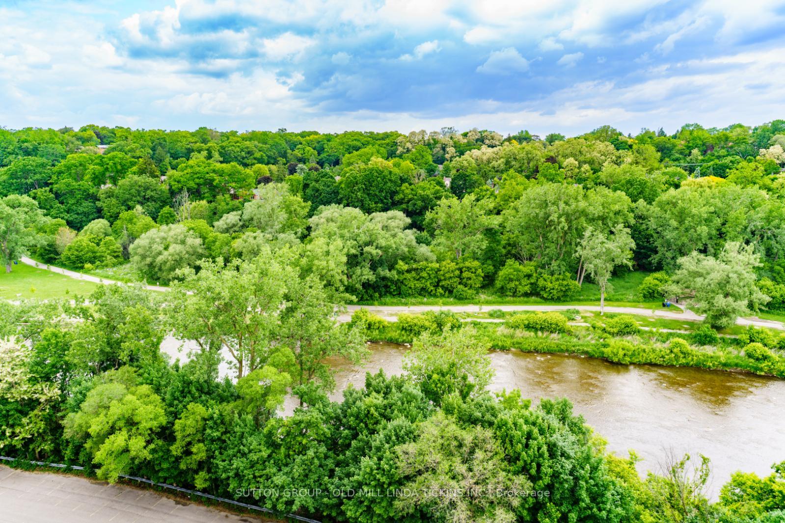 2 Bedrooms Condo at 30 Old Mill, Toronto For sale