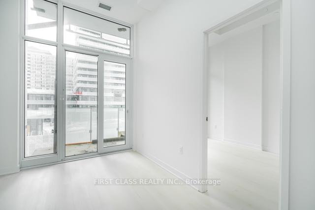 2 Bedrooms Condo at 3900 Confederation, Mississauga For sale