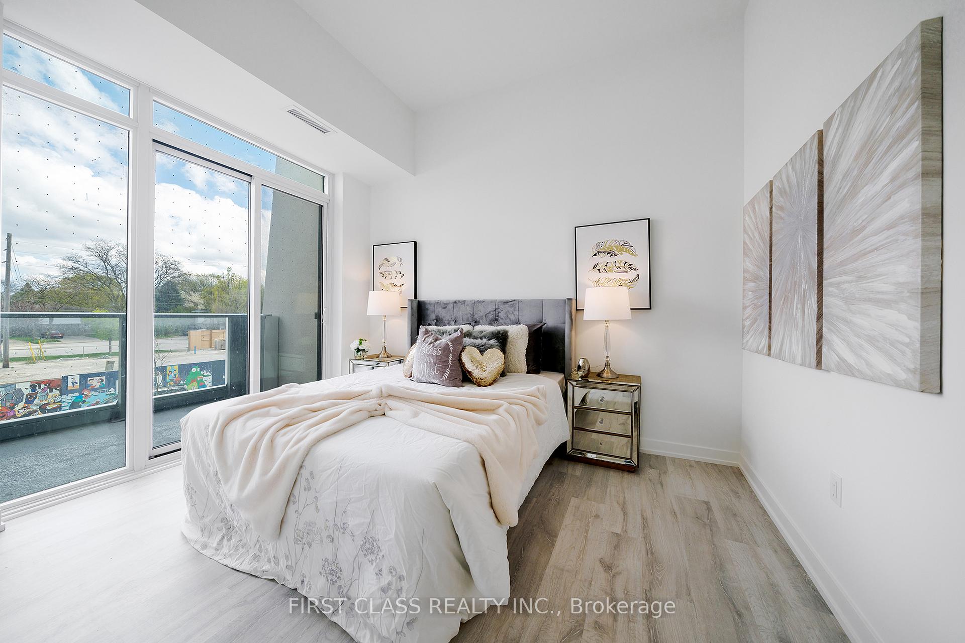 3 Bedrooms Condo at 8 Olympic Gdn, Toronto For sale