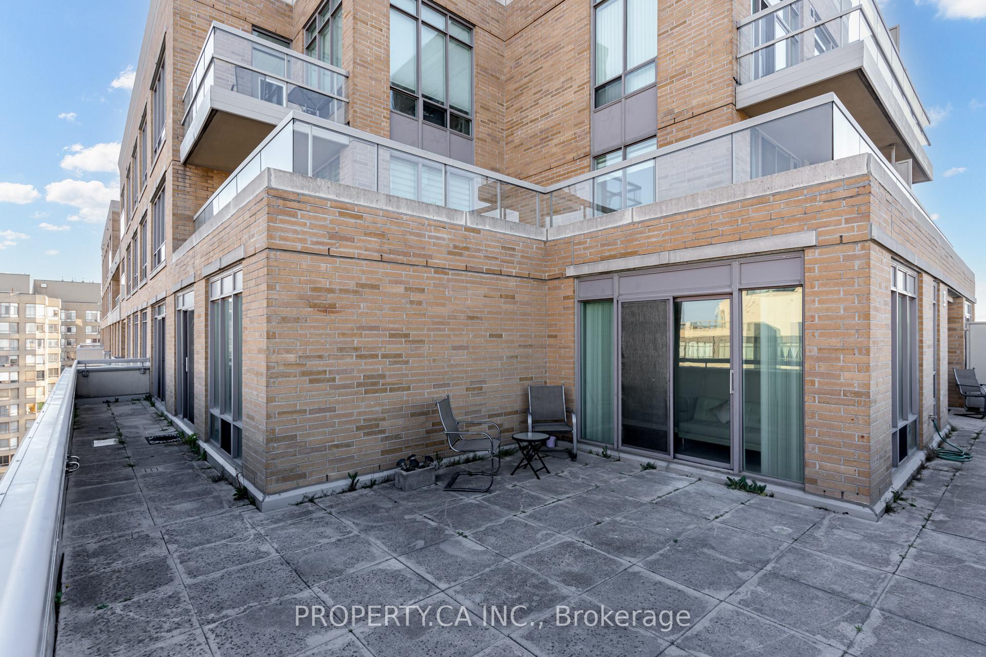3 Bedrooms Condo at 156 Enfield, Mississauga For sale