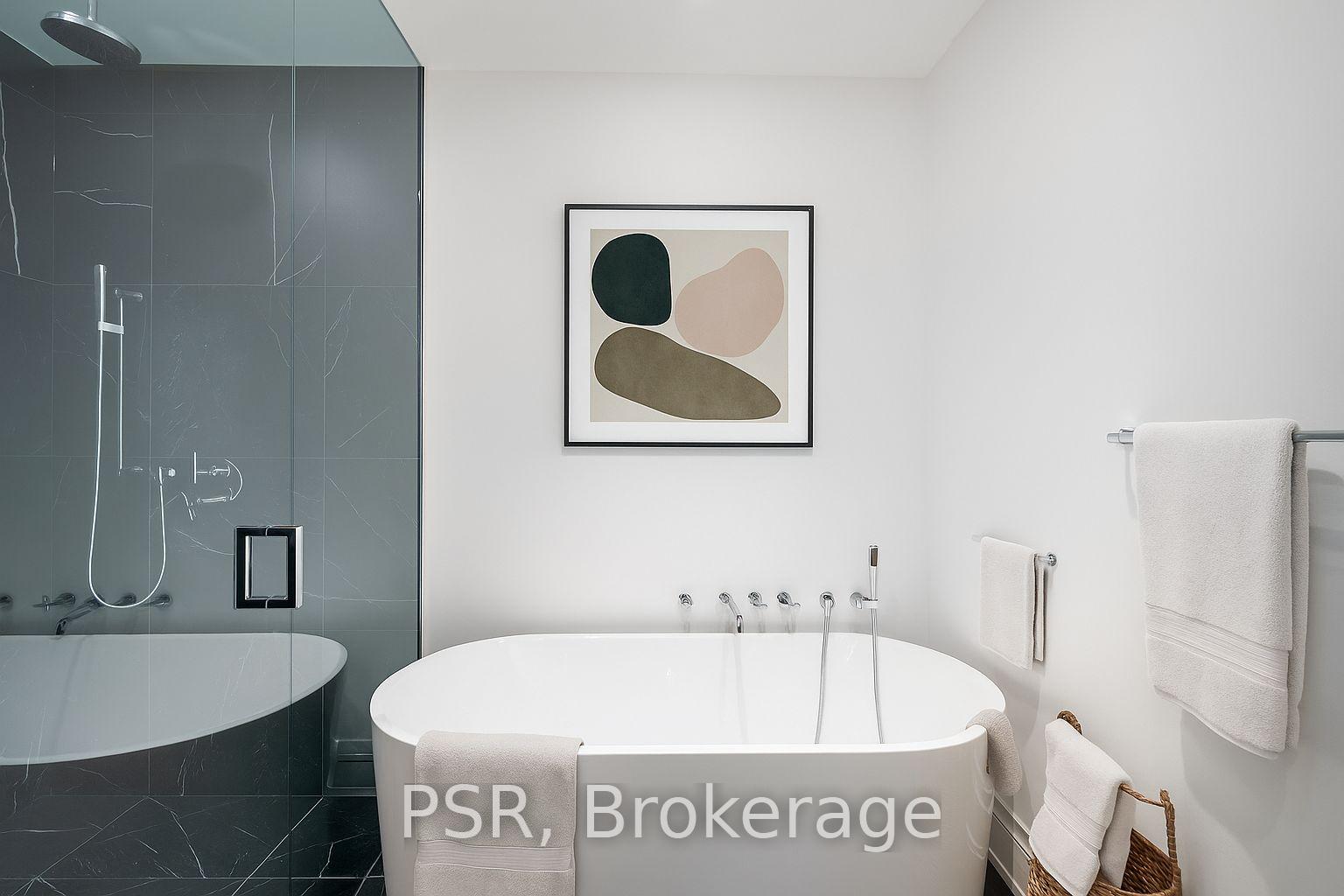 2 Bedrooms Condo at 2010 Bathurst, Toronto For sale