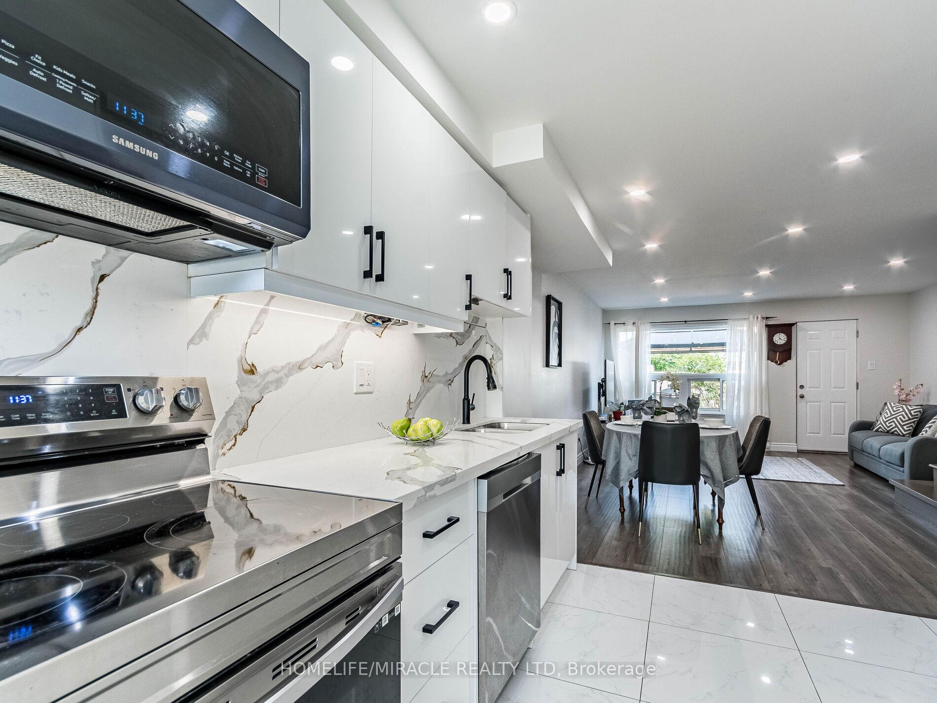 5 Bedrooms Condo at 180 Mississauga Valley, Mississauga For sale
